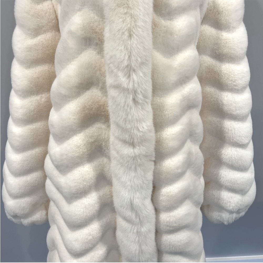 GALLERY Grooved Faux Fur Hooded Jacket - Picture 9 of 13